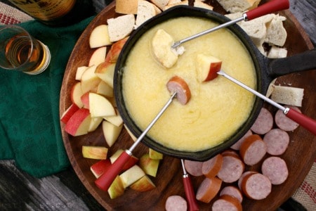 Irish Cheddar-Whiskey Fondue  450