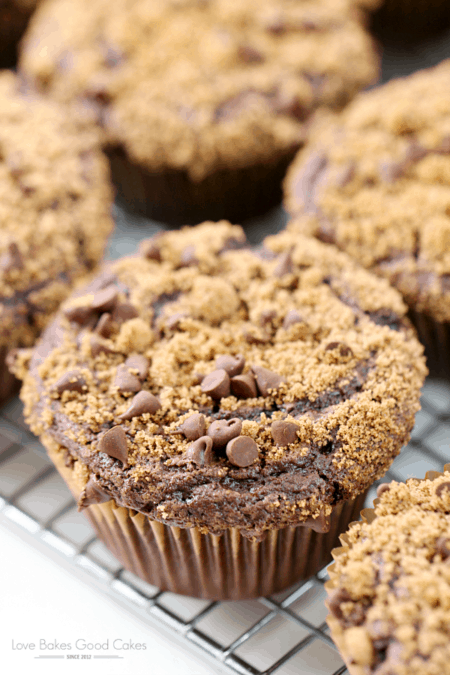 chocolate muffins with chocolate streusel