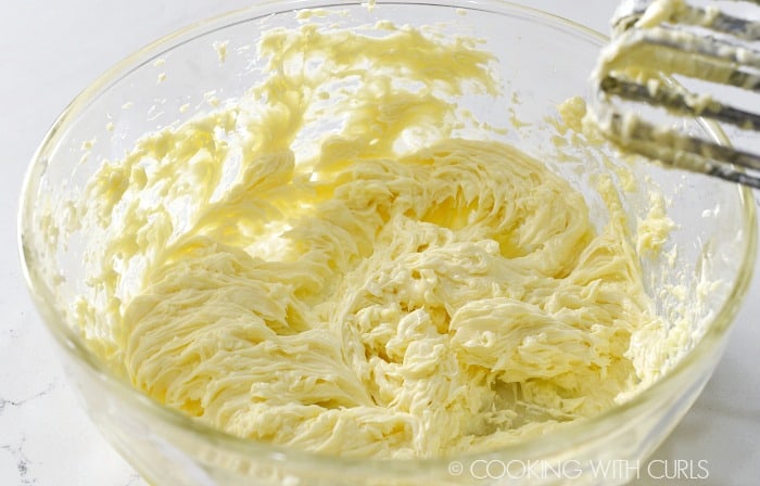 Beat the butter, shortening, egg, flavorings, and powdered sugar in a large bowl cookingwithcurls.com
