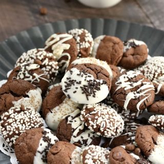 Chocolate Mocha Cookies are perfect for the coffee addict in all of us! cookingwithcurls.com