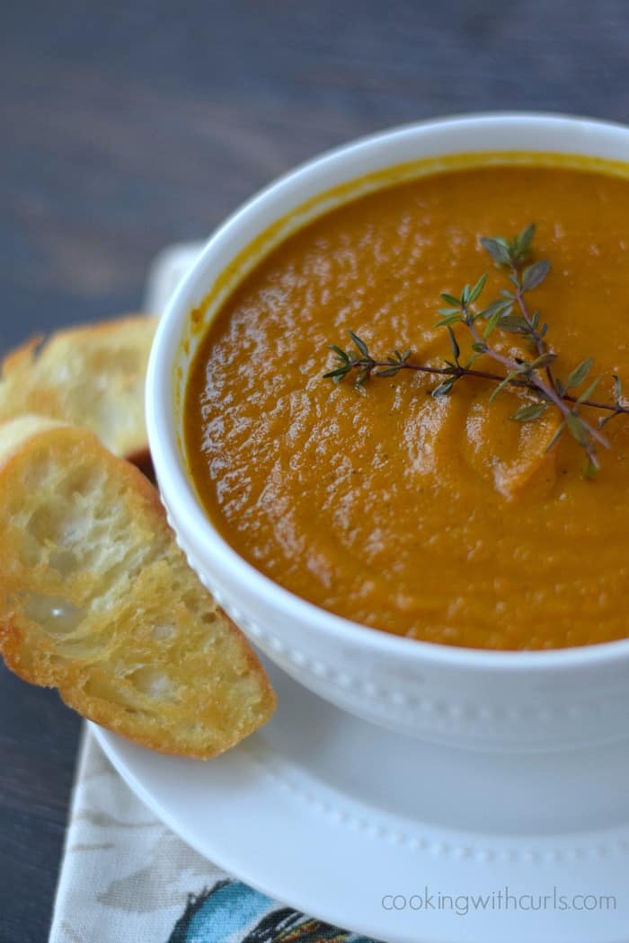 Roasted Carrot Soup with Crustini | cookingwithcurls.com #gettinghealthy