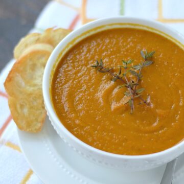 Roasted Carrot Soup with Crustini | cookingwithcurls.com