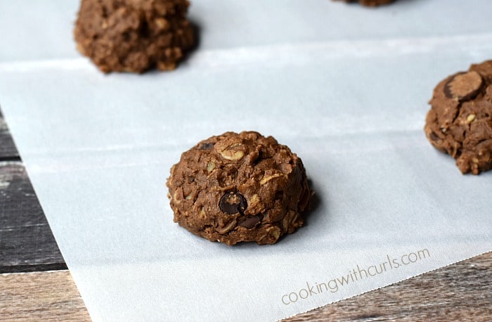 Chocolate Peanut Butter Oatmeal Cookies | cookingwithcurls.com #vegan