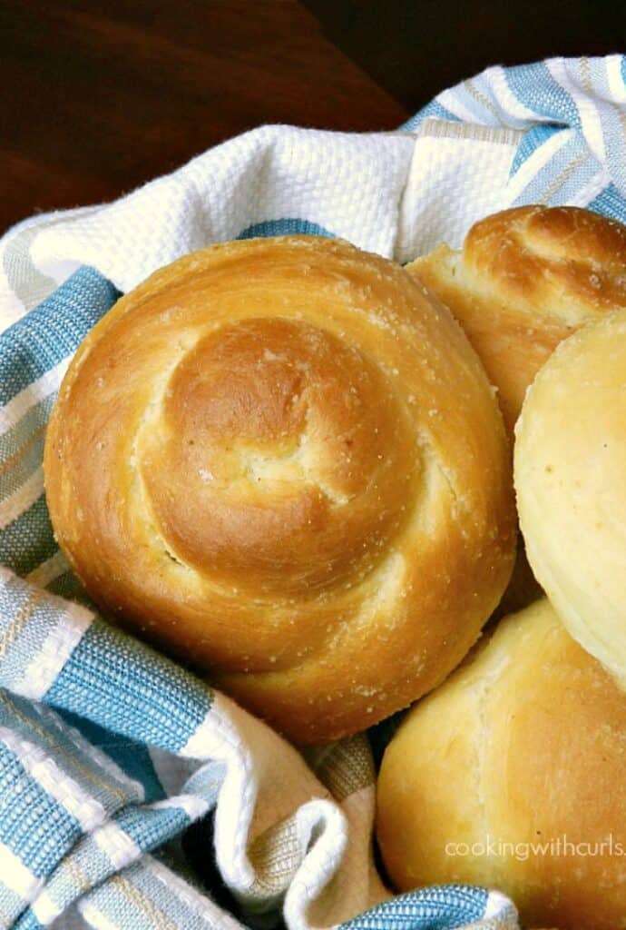 Garlic Dinner Rolls Cooking with Curls