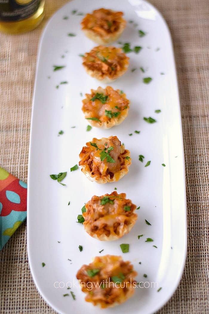 These quick and easy Chicken Enchilada Bites are the perfect appetizer to throw together at the last minute! cookingwithcurls.com
