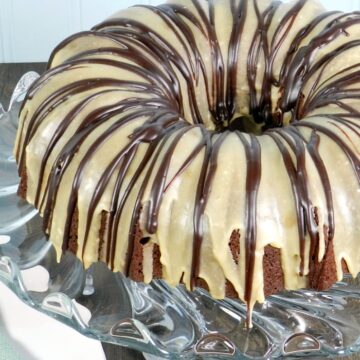 BAILEYS Kiss Cocktail Cake is a chocolate cake with mini kisses then topped with BAILEYS Irish Cream glaze and chocolate ganache! cookingwithcurls.com