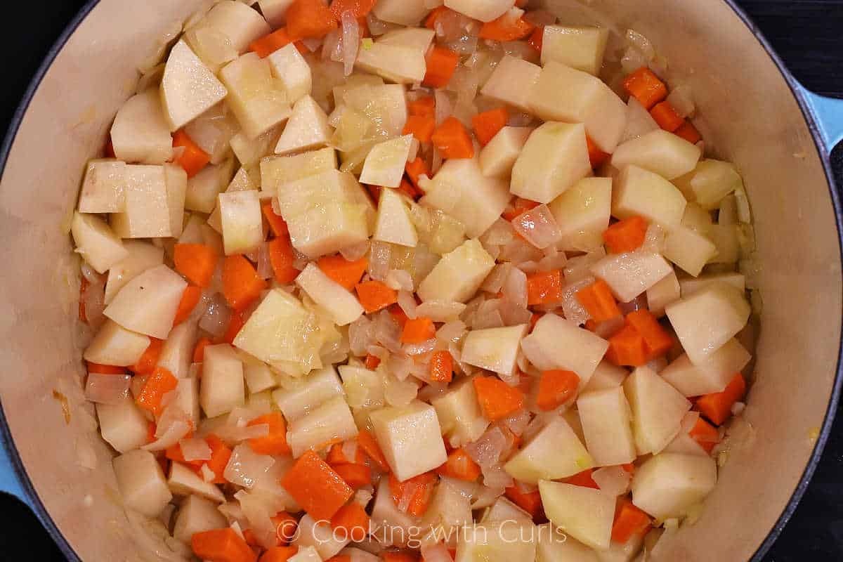 potatoes-carrots-onion-in-large-pot.