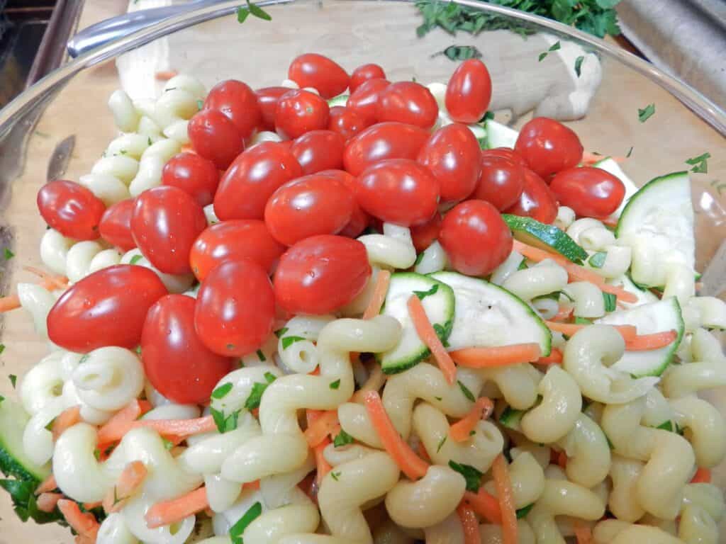 Italian Pasta Salad & love the green light - Cooking With Curls