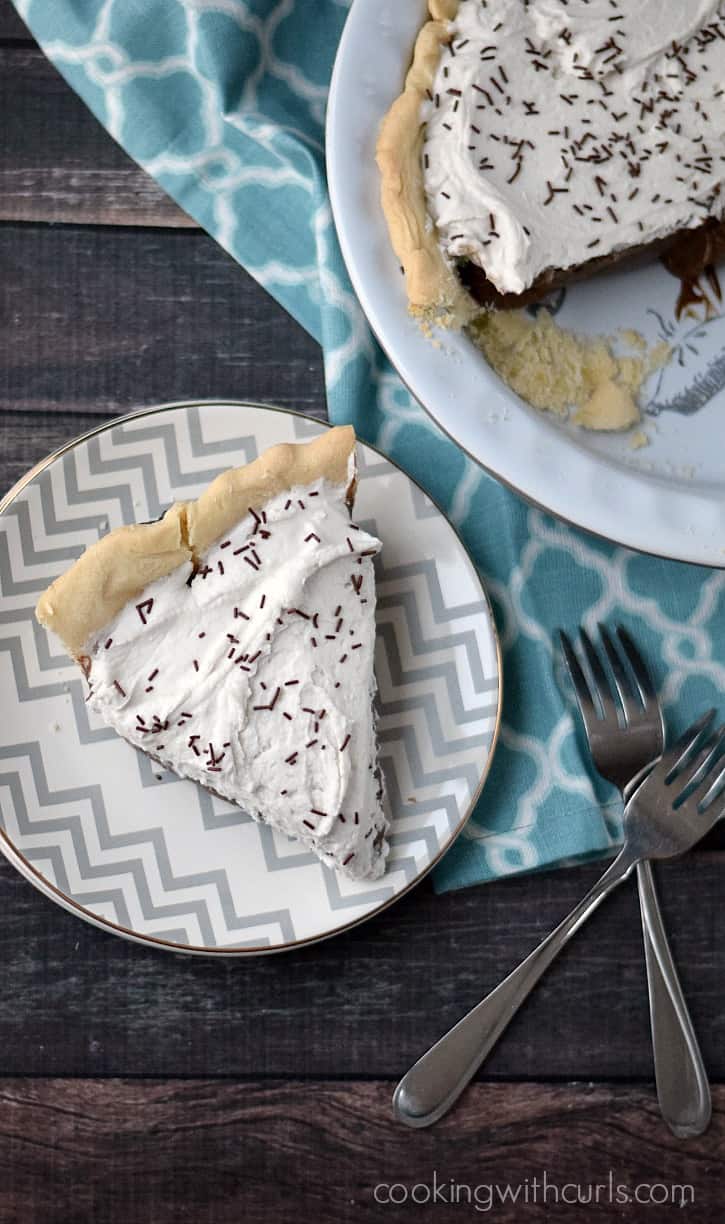 Rich and creamy Chocolate Cream Pie | cookingwithcurls.com