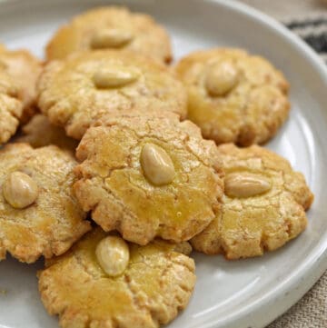 Chinese Almond Cookies - Cooking with Curls