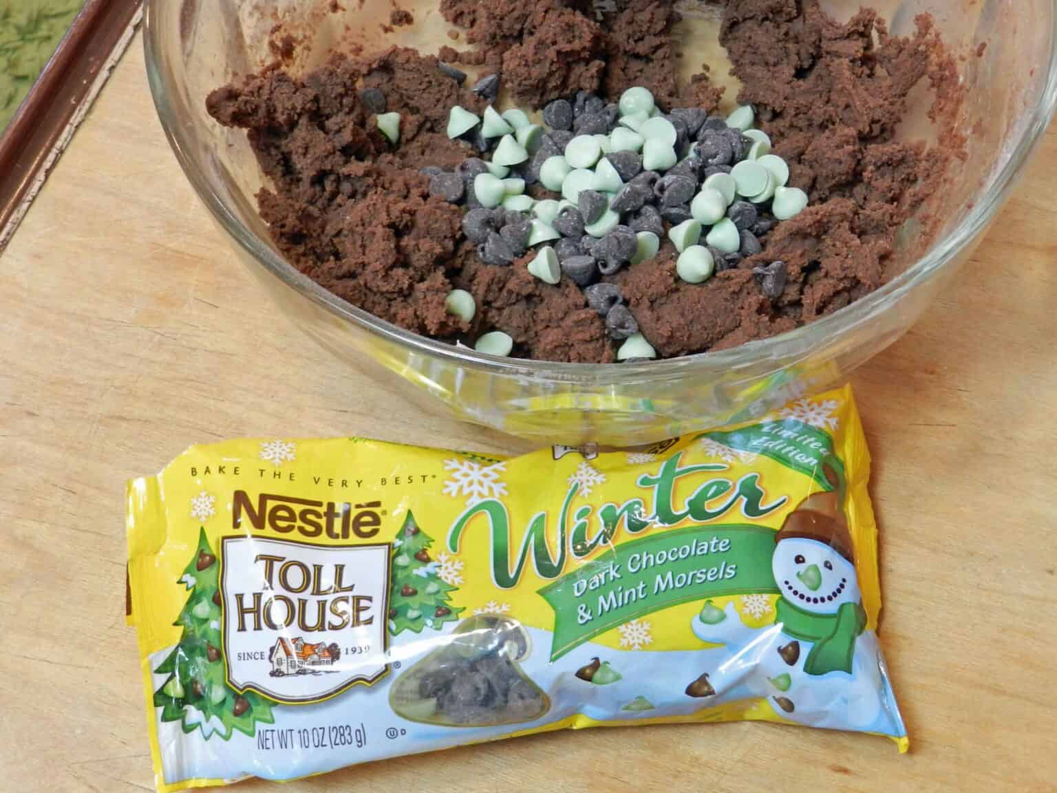 Chocolate Peppermint Cookies chips cookingwithcurls.com