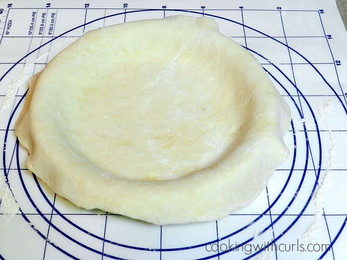 Lattice Top Apple Pie bottom crust cookingwithcurls.com