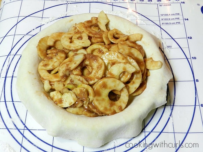 Lattice Top Apple Pie fill cookingwithcurls.com