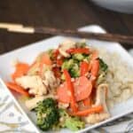 This Paleo Chicken Stir Fry has a light, fresh taste that the whole family will love! cookingwithcurls.com
