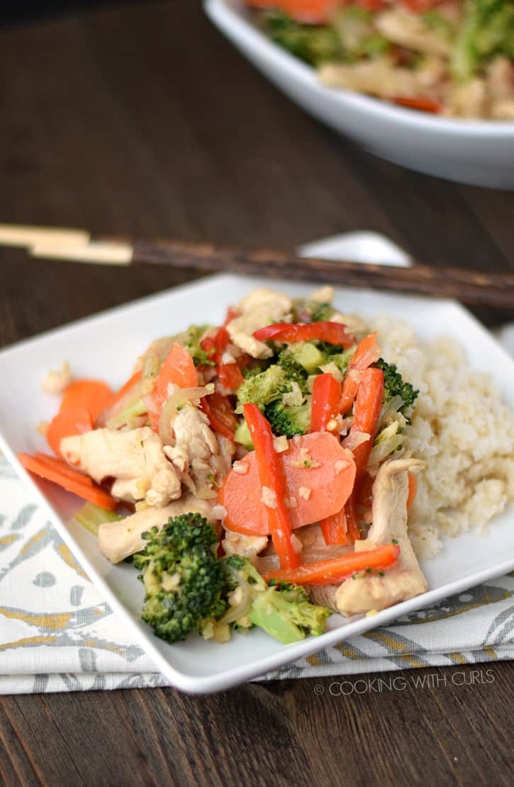 This Paleo Chicken Stir Fry has a light, fresh taste that the whole family will love! cookingwithcurls.com