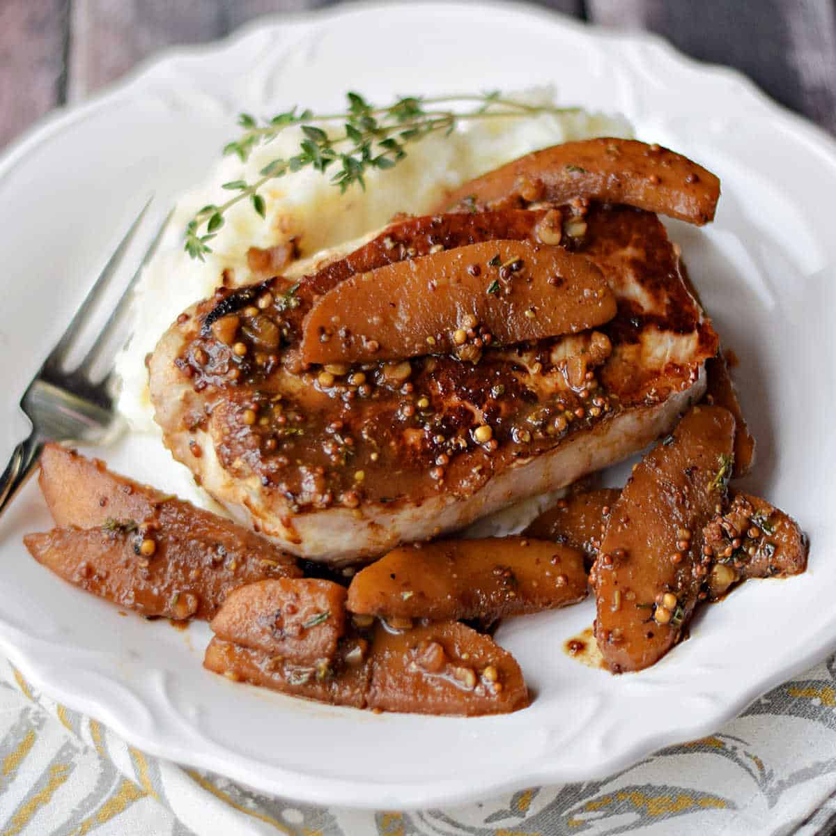 Pork Chops with Apples and Cider Sauce
