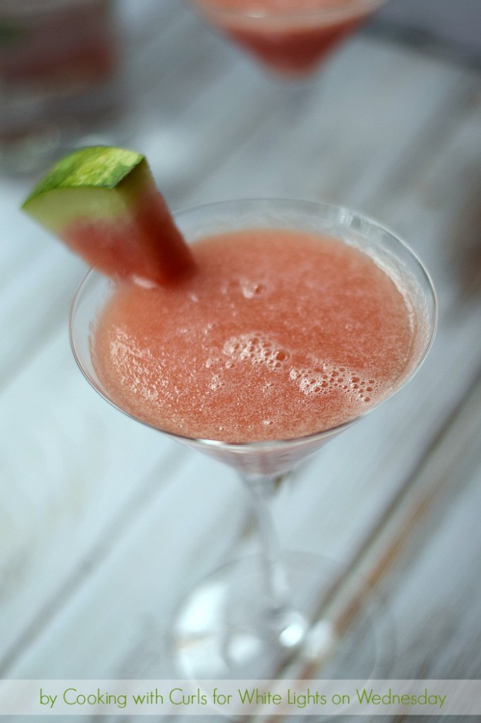 Skinny Watermelon Martini by Cooking with Curls for White Lights on Wednesday #cocktail #summeriscoming