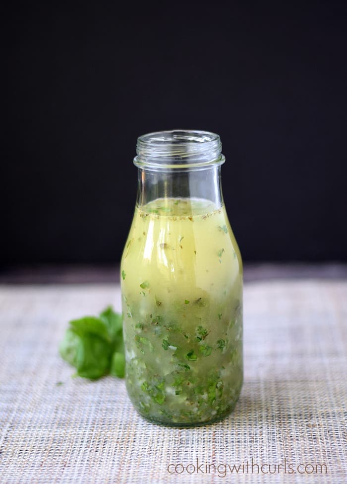 Italian Dressing - with fresh herbs, healthy oil, and tons of flavor, you won't miss the store bought stuf | cookingwithcurls.com