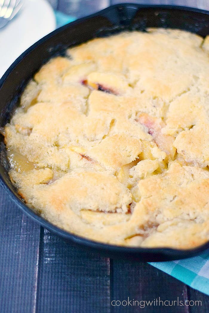 An old-fashioned Peach Cobbler with fresh peaches, baked in a skillet | cookingwithcurls.com