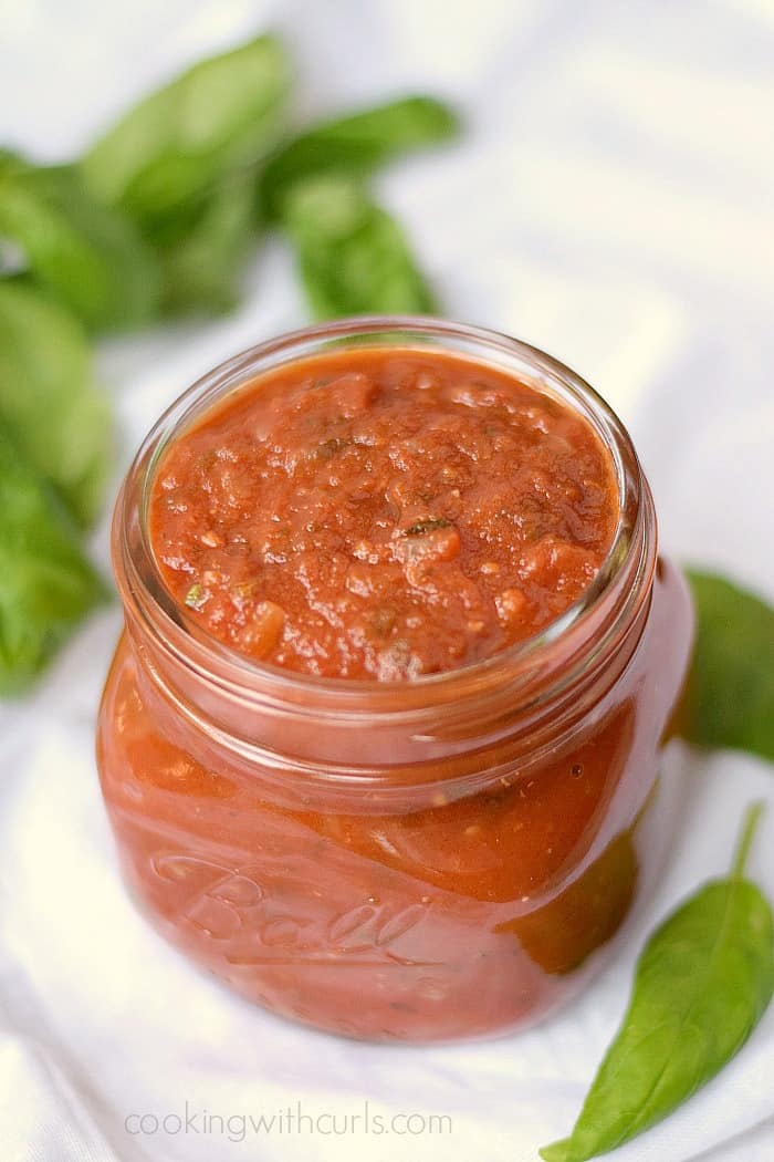Every night will be pizza night once your family tries this amazing Homemade Pizza Sauce! cookingwithcurls.com