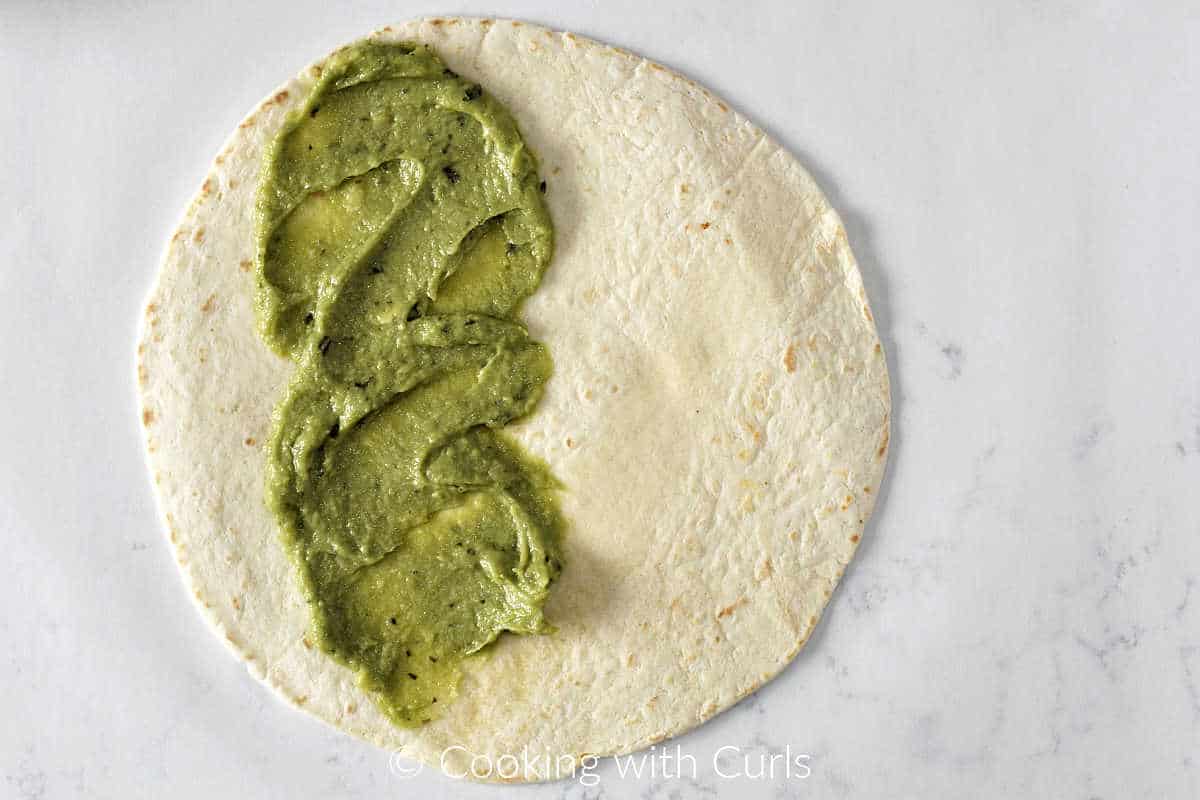 Large-tortilla-with-guacamole-down-the-side.