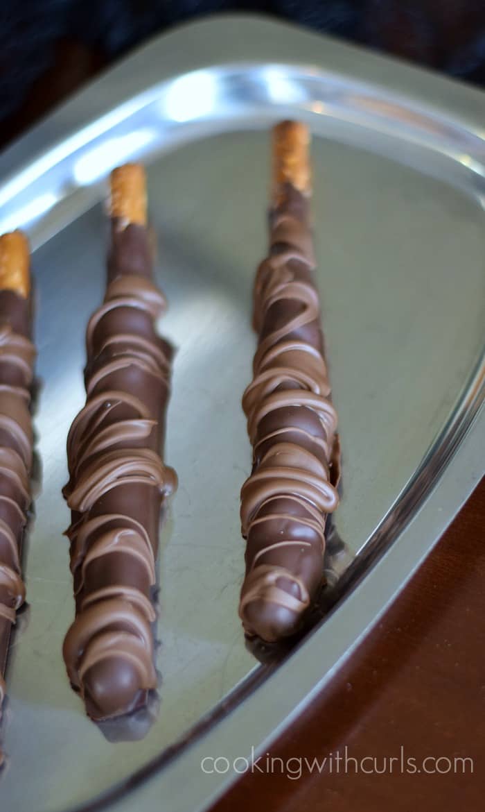 Chocolate Caramel Pretzels | cookingwithcurls.com | #harrypotter