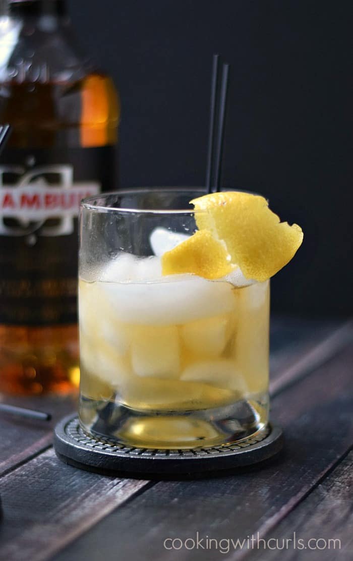 A smooth and delicious Rusty Nail Cocktail! cookingwithcurls.com