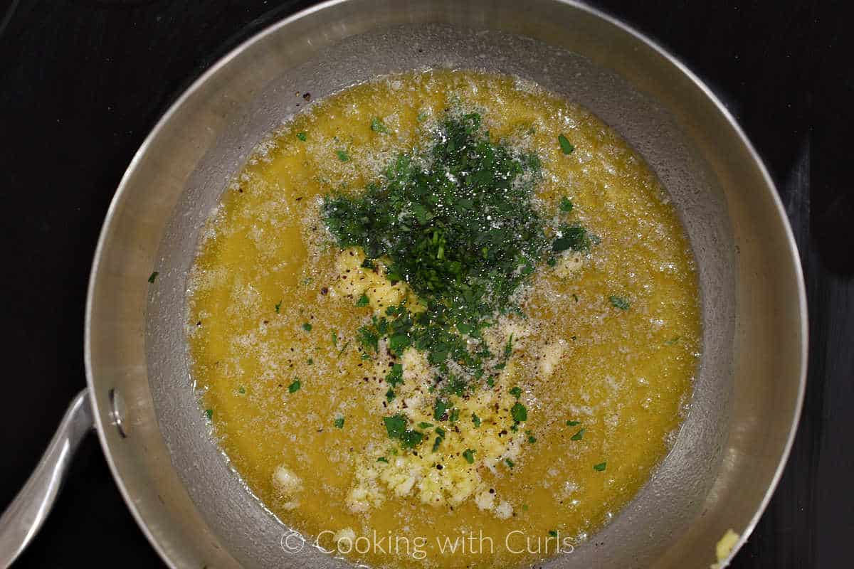 Melted-butter-oil-garlic-and-parsley-in-a-saucepan.