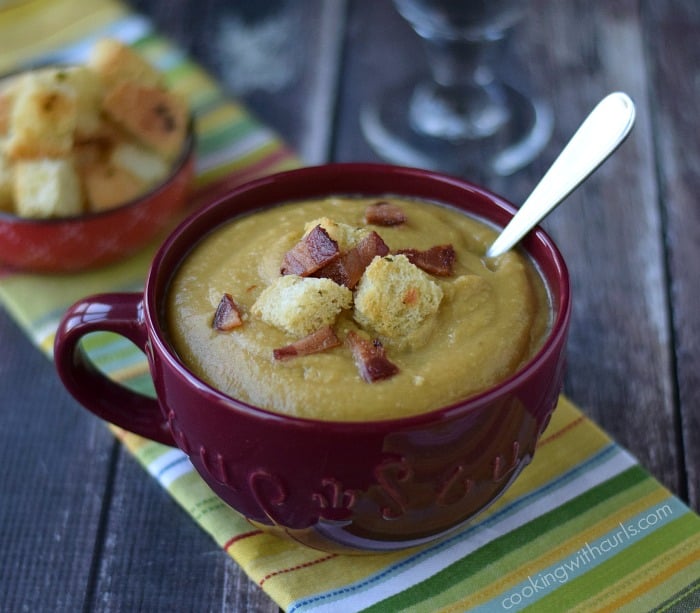 Split Pea Soup with Bacon and Homemade Croutons | cookingwithcurls.com