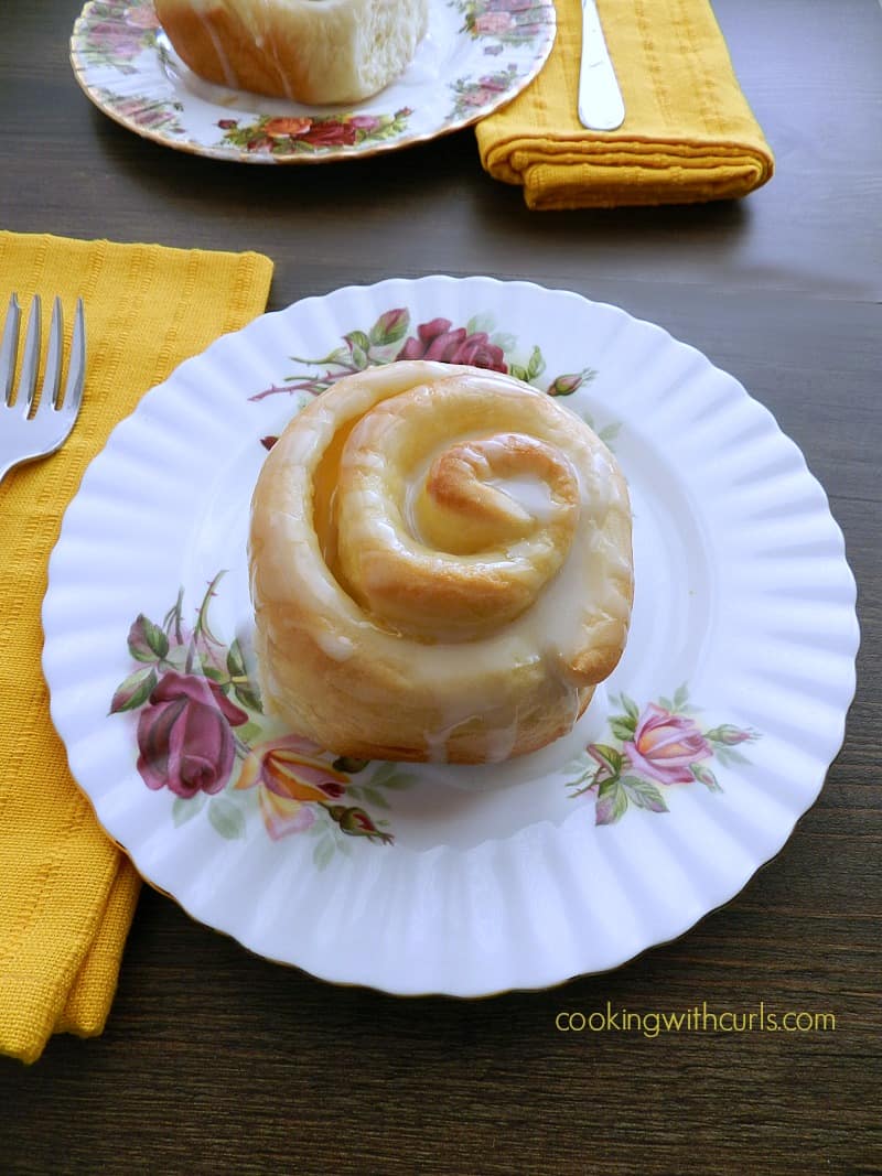 Lemon Sweet Rolls from cookingwithcurls