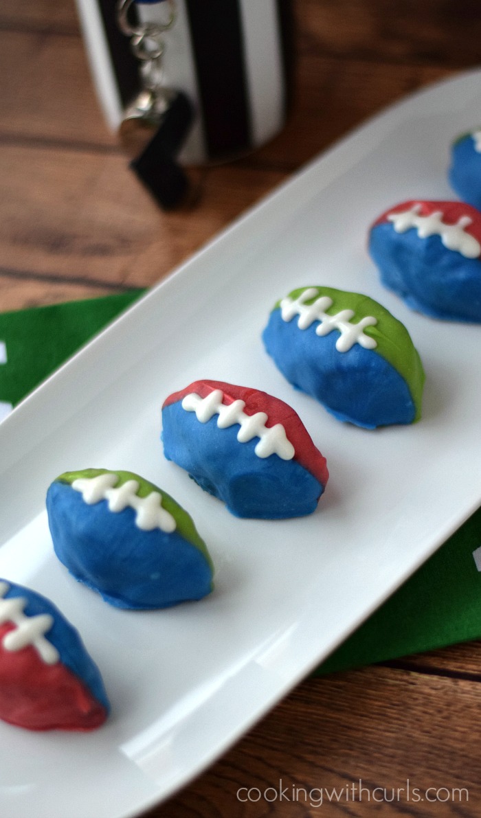 OREO Cookie Balls #Footballs | cookingwithcurls.com #OREOCookieBalls #Ad #dairyfree