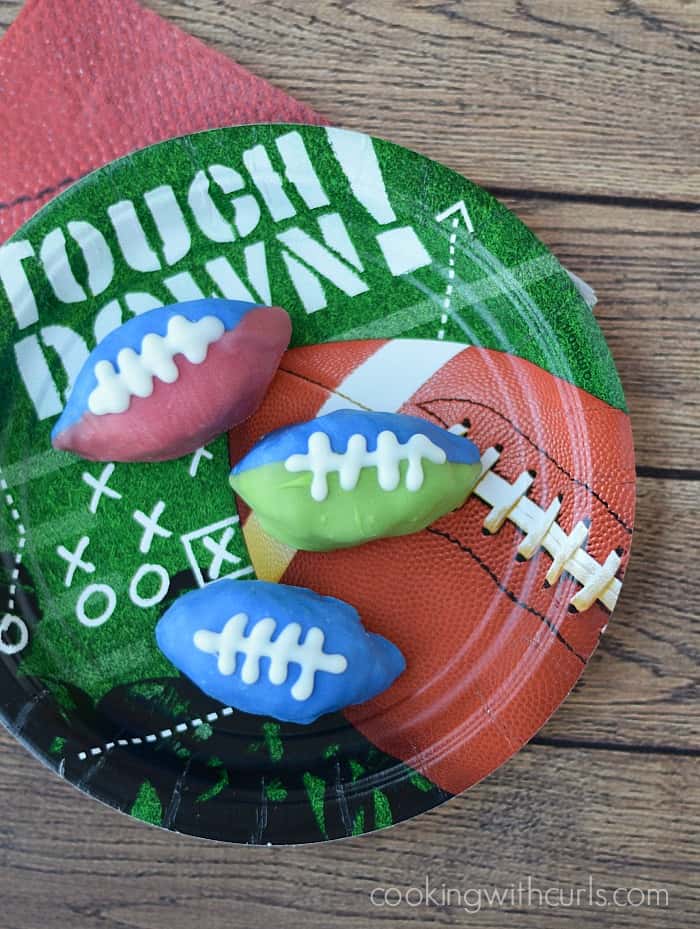 OREO Cookie Balls made with your favorite team's colors | cookingwithcurls.com #OREOCookieBalls #ad #football