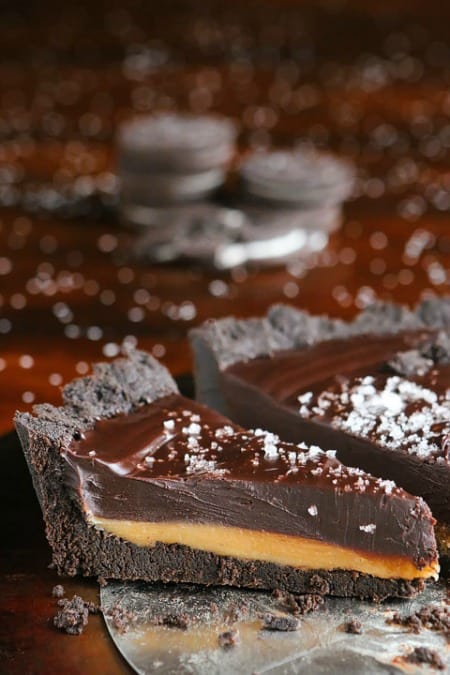 Dark-Chocolate-Salted-Caramel-Oreo-Pie-Recipe-03 450