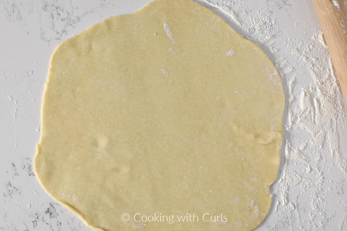 Pie crust dough rolled into a circle. 