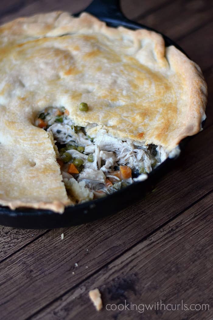 Skillet Chicken Pot Pie makes everyone in the family happy | cookingwithcurls.com