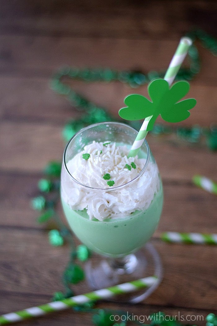 Skip the drive-thru, this Boozy Shamrock Shake takes much better | cookingwithcurls.com