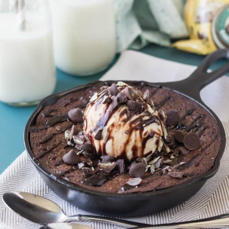 chocolate mint skillet brownie topped with a scoop of ice cream.