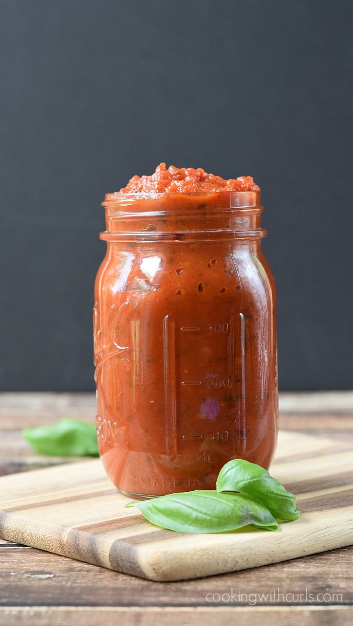 Everyone needs a good Classic Marinara Sauce recipe, and this is it | cookingwithcurls.com