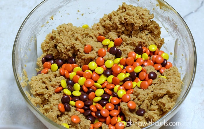 Peanut Butter Cookies with Reese's Pieces mix cookingwithcurls.com