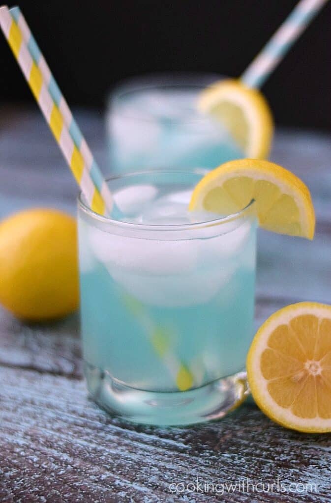 Blue Lemonade Cocktail - Cooking with Curls