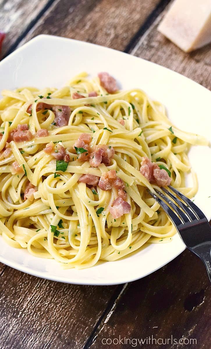 This super delicious Linguine alla Carbonar is, ready in 15 minutes!! cookingwithcurls.com