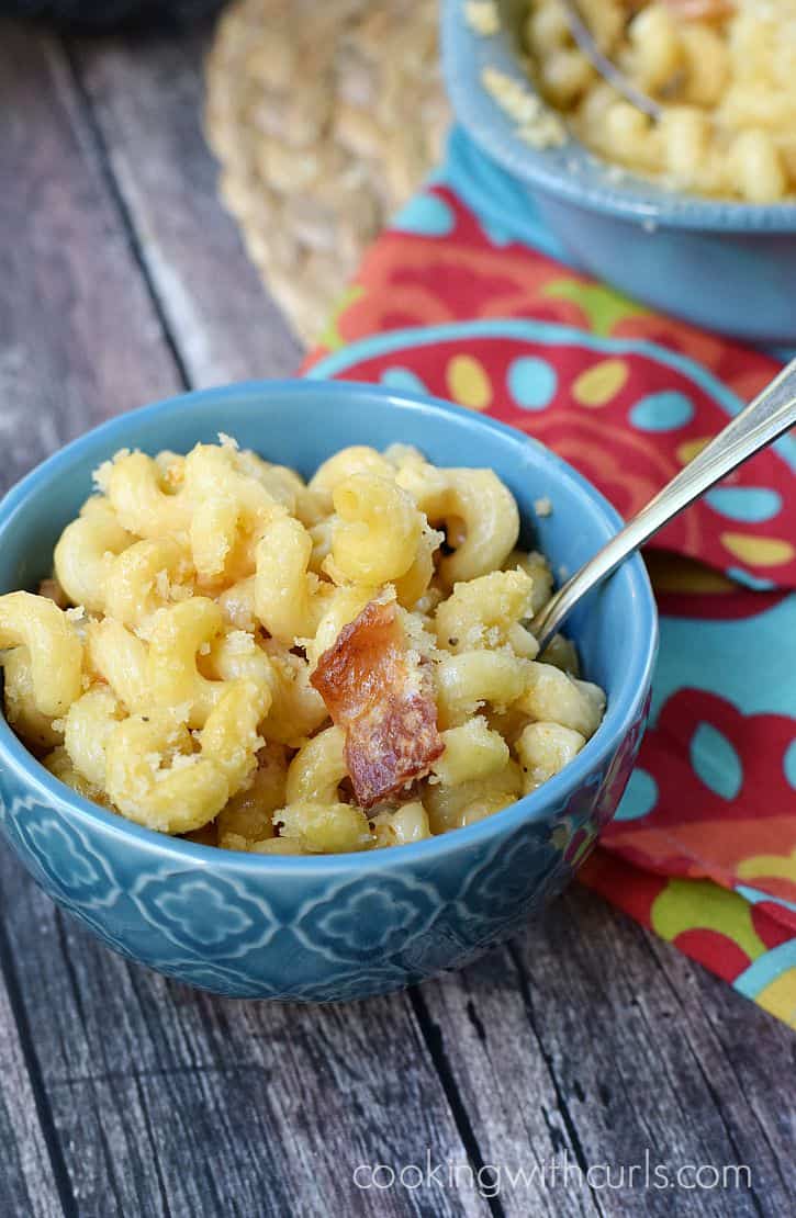 The most amazing Chipotle Bacon Macaroni and Cheese EVER!! You will love it | cookingwithcurls.com