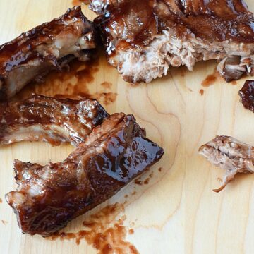 Delicious ribs covered in a tangy and sweet Cabernet Barbecue Sauce | cookingwithcurls.com