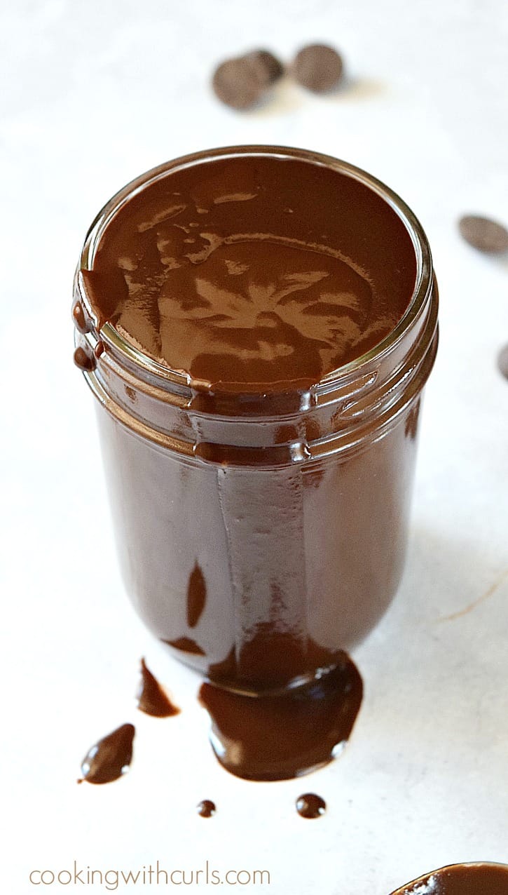 This Hot Fudge Sauce is lactose-free and so, so simple to make | cookingwithcurls.com