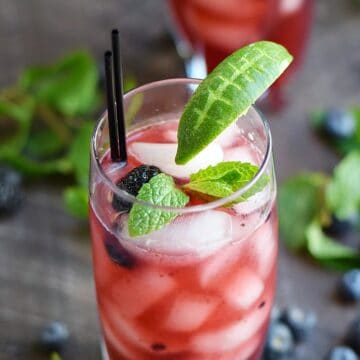 Berry Mojito | cookingwithcurls.com