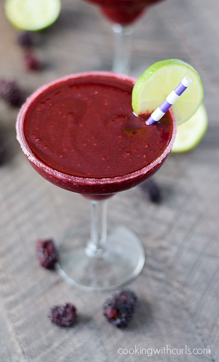 Celebrate your next fiesta with these delicious Frozen Blackberry Margaritas | cookingwithcurls.com