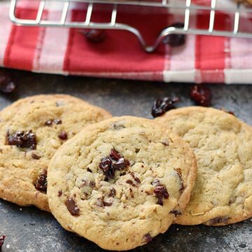 Melted chocolate and tart cherries come together to create these chewy and delicious Chocolate Chunk Cherry Cookies!! cookingwith