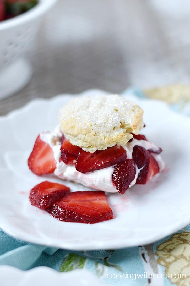 Classic Strawberry Shortcake with fresh whipped cream and juicy strawberries makes a delicious summer treat | cookingwithcurls.com