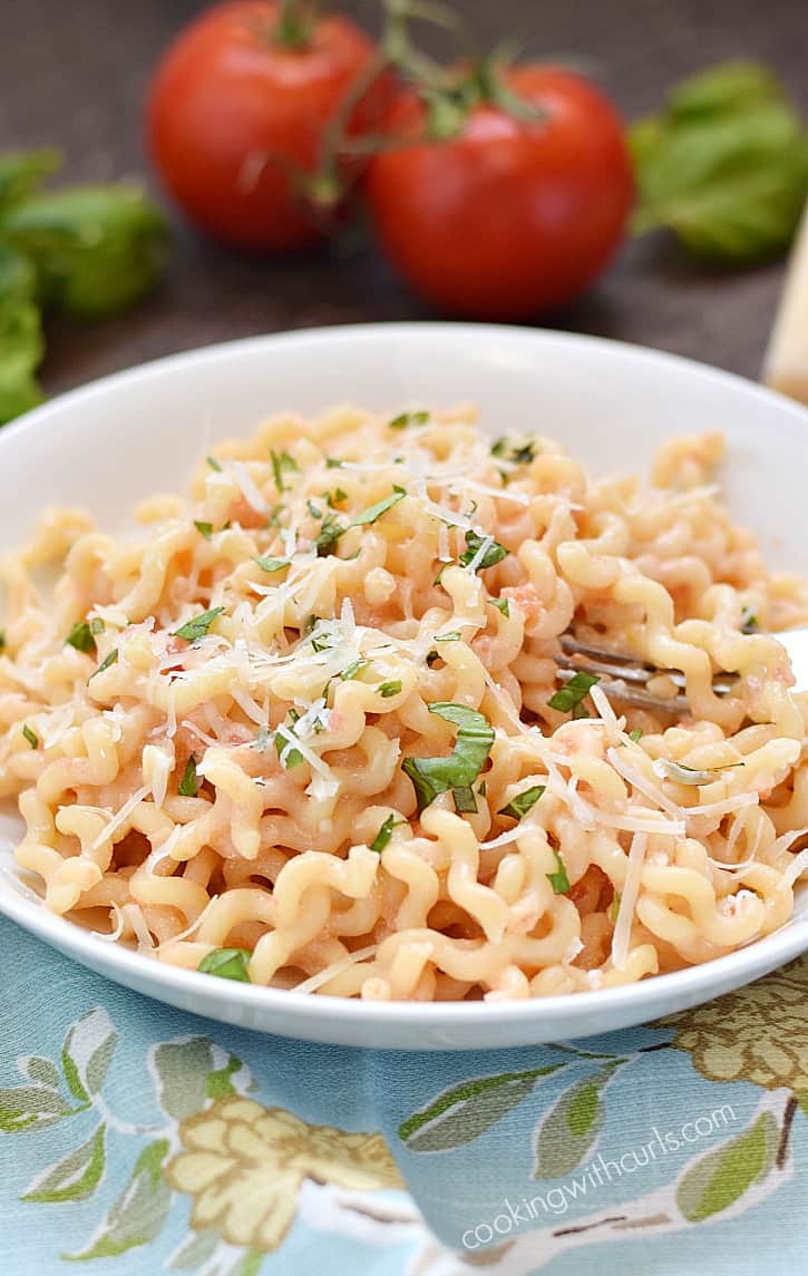Fusilli al Pomodoro is the perfect, light summer meal made with tomatoes and basil straight from your garden | cookingwithcurls.com