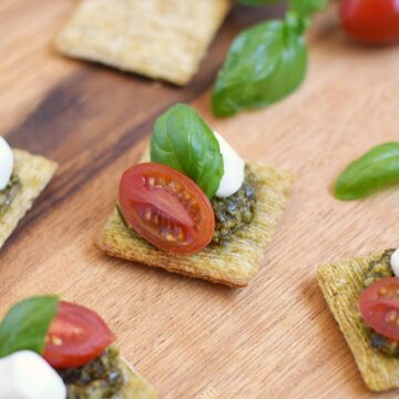 Impress your guests with these fun and delicious TomatoPestoCheesecuit {aka Caprese Bites} appetizers at your next dinner party! cookingwithcurls.com